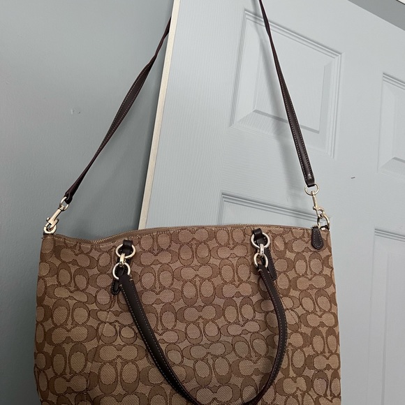 Coach purse - Picture 2 of 3